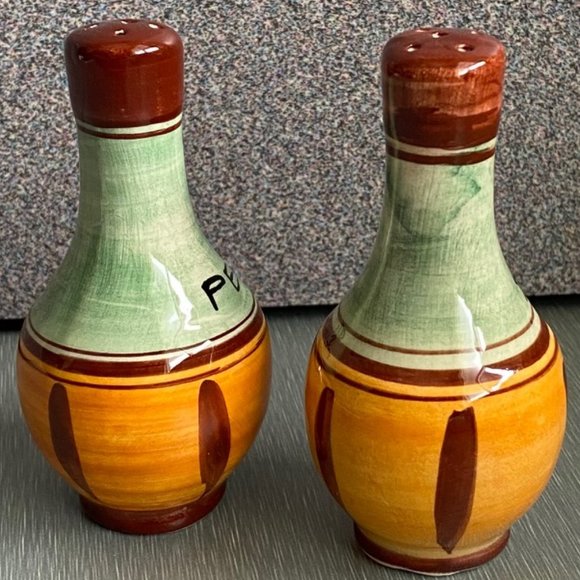 Vintage Italian Hand Painted Ceramic Salt & Pepper Shakers - “Sale & Pepe” - Picture 2 of 6